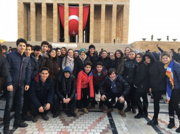 Gazi Anadolu Lisesi 27 Aralık Atatürk´ün Ankara´ya gelişi töreninde Anıtkabir´de...
