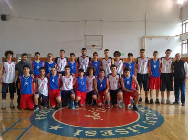 Okulumuz Erkek Basketbol Takımı, Azmi Doğan Anadolu Lisesi Basketbol hazırlık maçında, Okul takımımız 54-34 galip gelmiştir...