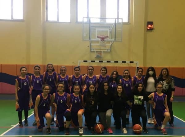 Kız Basketbol takımımız Liseler arası müsabakalarda Alparslan Anadolu lisesini 26-24 mağlup etmiştir...
