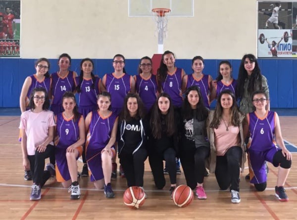 Kız Basketbol takımımız Liseler arası müsabakalarda Atatürk Anadolu lisesini 50-11 mağlup etmiştir...