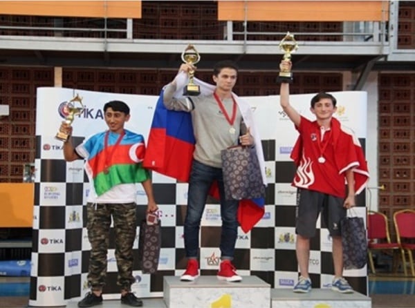 Öğrencimiz Efe Can TEPE Avrupa Okullar Satranç Şampiyonasında  17 yaş Genel Kategoride Avrupa İkincisi olmuştur...