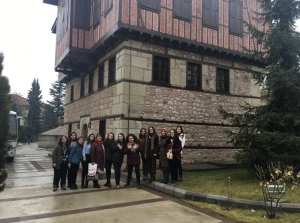Okulum Ankara Projesi kapsamında  Gedikoğlu Bağ Evi ziyaret edilerek Ankara Bağ Evi kültürü hakkında  bilgi alınmıştır...