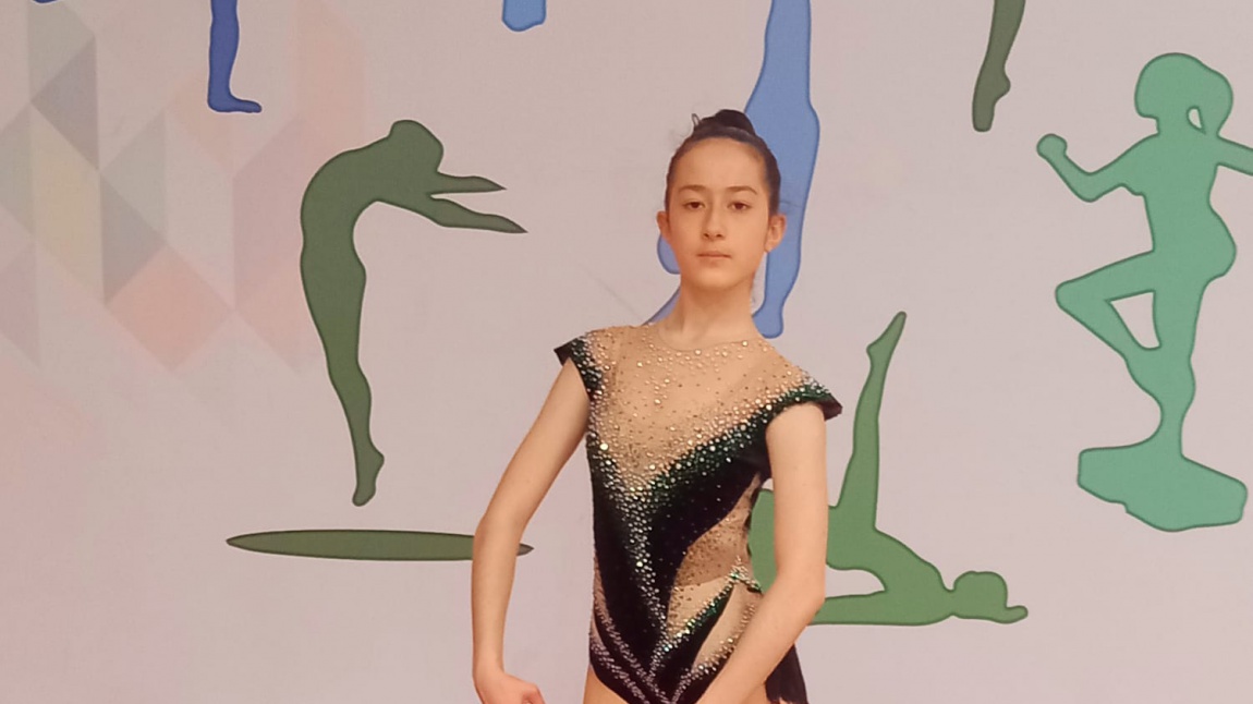 Okulumuzu Ritmik Jimnastik yarışmalarında temsil eden Ela TAŞ, Ankara 6.sı olmuştur.