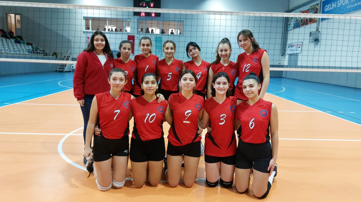 Gazi Anadolu Lisesi Kız Voleybol Takımı Keçiören Birey Koleji ile yaptığı maçı 2 - 0 kazandı...