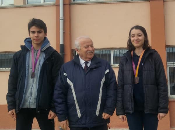 Okullar arası Karate Yarışmalarında Öğrencilerimizden, erkeklerde Emre Ferhat ÇAM, kızlarda Elif Beyza ÇAM Ankara üçüncüsü olmuşlardır...