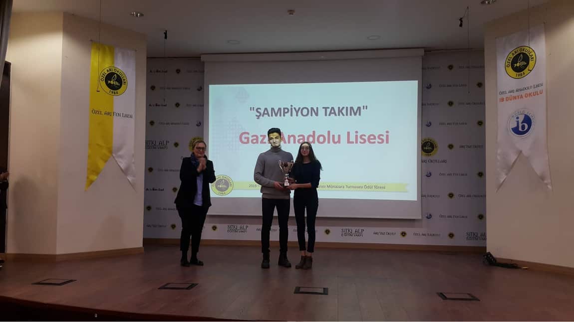 2.Ankara Arı Koleji Münazara Turnuvasında okulumuz 40 takım arasından şampiyon oldu, Safa Spor en iyi konuşmacı seçildi.