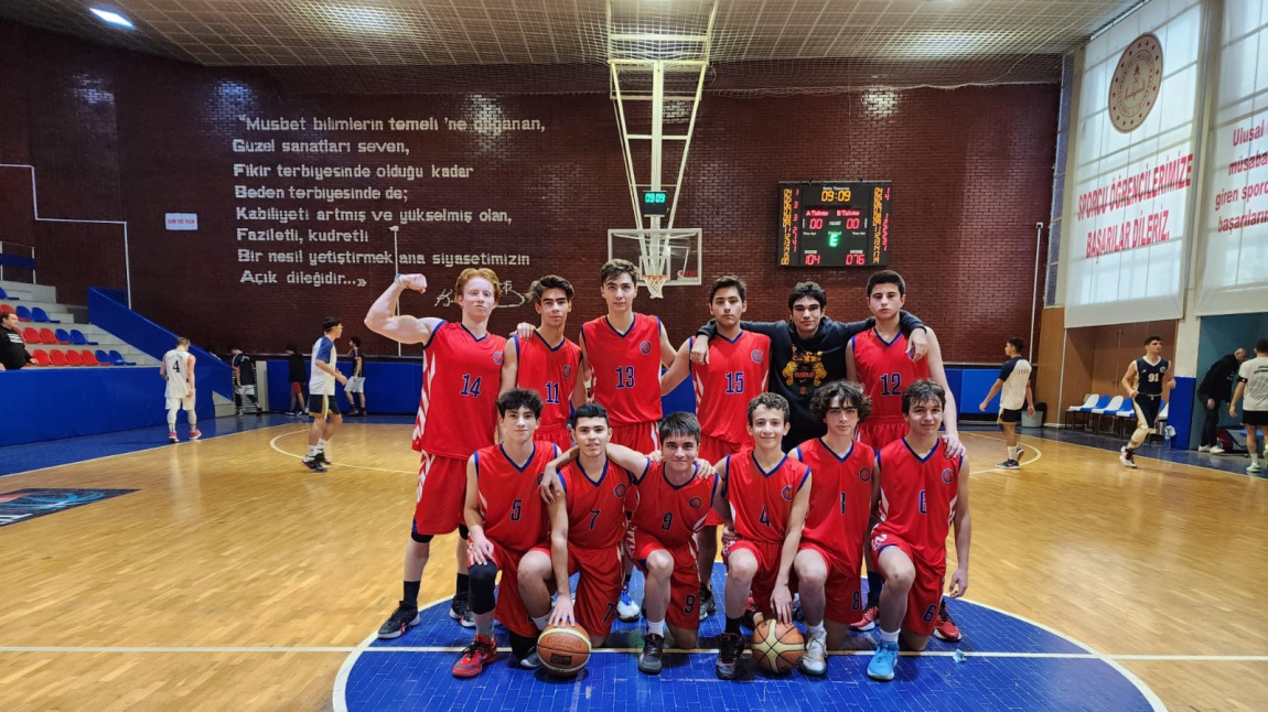 Okulumuz Basketbol Takımı, Özel Tevfik Fikret Lisesi ile yaptığı maçı 105-74 Kazanmıştır...