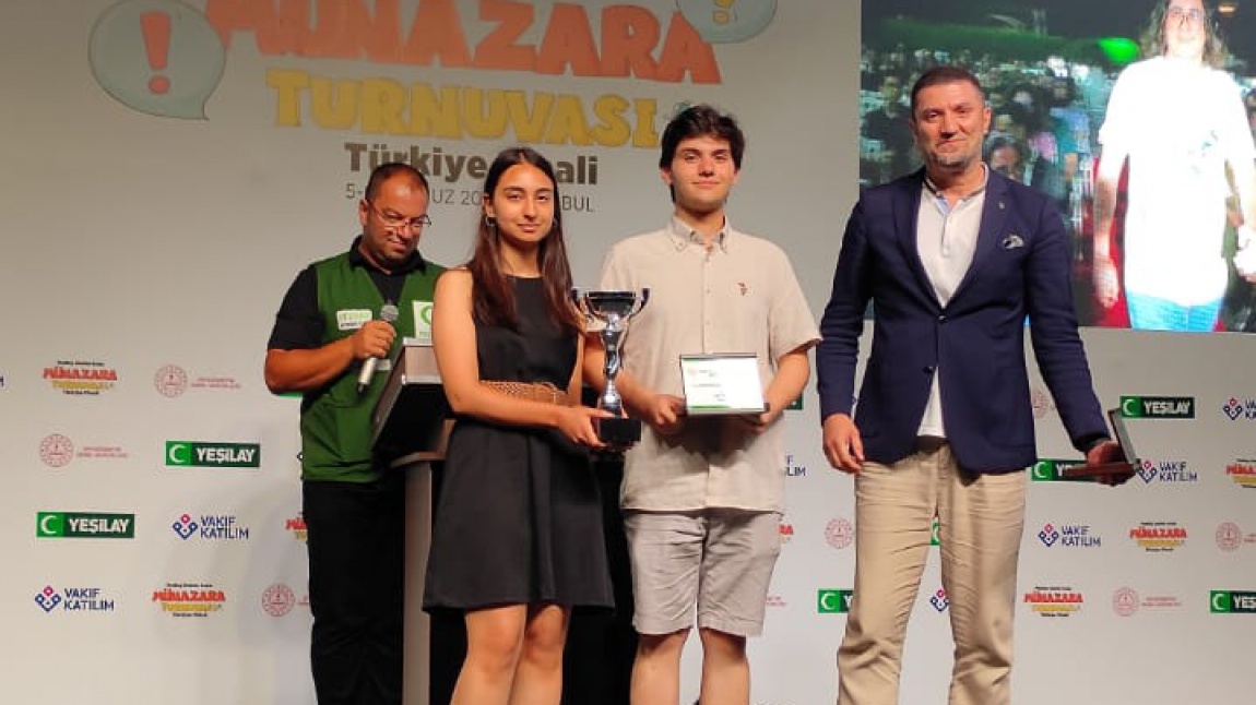  Öğrencilerimiz Yeşilay Liseler Arası Münazara Turnuvası'nda  Türkiye Şampiyonu olmuştur…