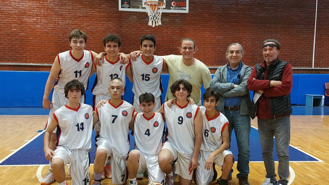 Okulumuz Basketbol takımı Atatürk Lisesi ile oynadığı maçı 61 - 54 kazanmıştır…