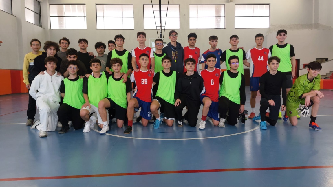 Okulumuz Futsal Takımı etkinlik haftasında Aziz Sancar Fen Lisesi Futsal takımı ile hazırlık maçı yapmıştır...